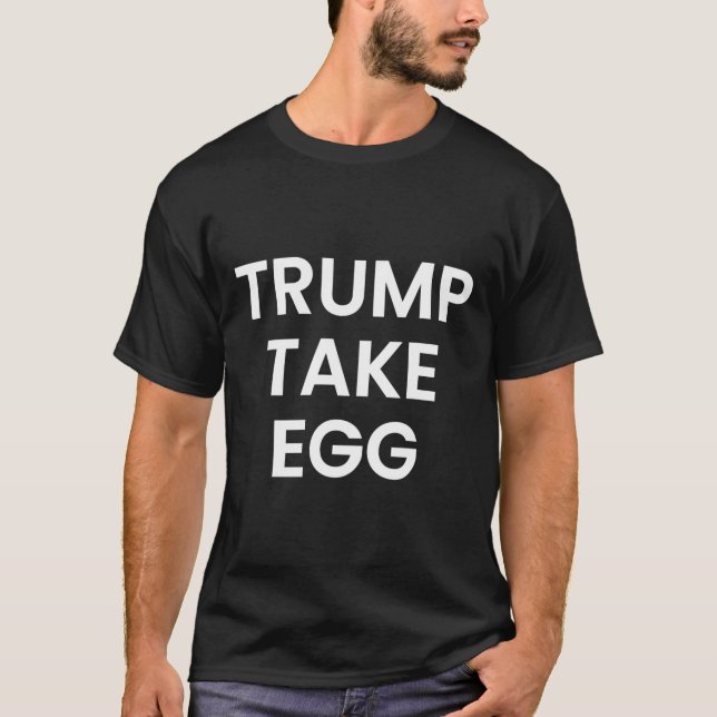 Trump nimmt Ei  T-Shirt (Vorderseite)