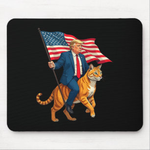 Trump reitet eine Katze, die die amerikanische Fla Mousepad