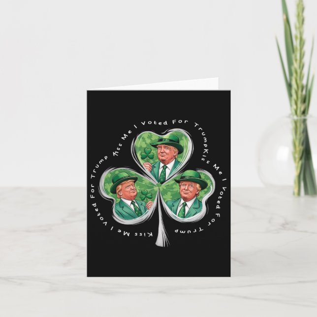 Trump St Patrick's Day 2025 Funny Kiss Me I Voted Karte (Vorderseite)
