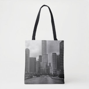Trump Tower Chicago River Graustufen