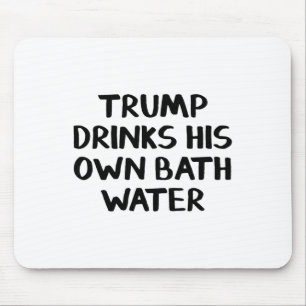 Trump trinkt sein eigenes Wasser Mousepad
