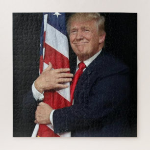 Trump umarmt die amerikanische Flagge Puzzle