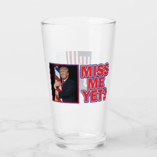 Trump umarmt die Flagge Glas