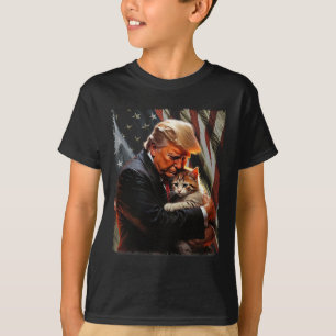 Trump umarmt eine orange Katze 2025 Katzen sicher T-Shirt
