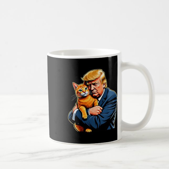 Trump umarmt Orange Cat Funny 2024 Wahlmäem Kaffeetasse (Rechts)