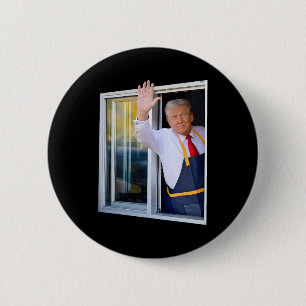 Trump Waving Drive Thru Window Trump im Dienste Fr Button