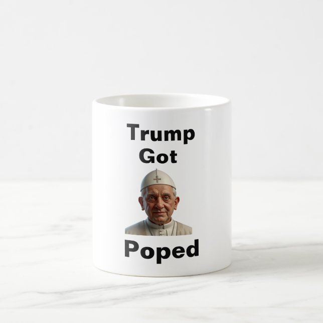 Trump wurde auf Kaffeetasse bepist (Mittel)