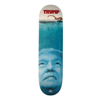 Trumpf von unterhalb des skateboard