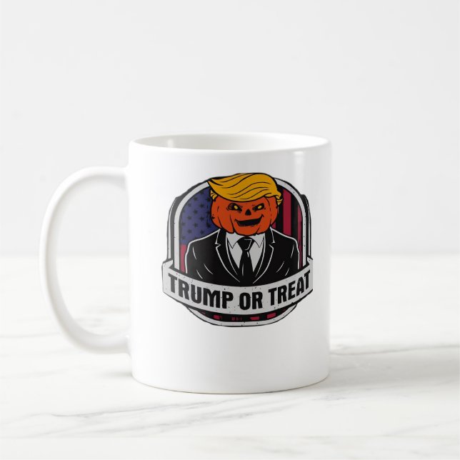 Trumpkin oder Leckerei Halloween - Politisches Kos Kaffeetasse (Links)