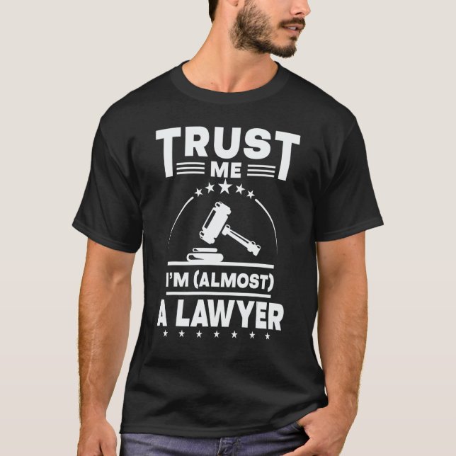 Trust Me I'm Almost A Lawyer  Law Student Graduati T-Shirt (Vorderseite)