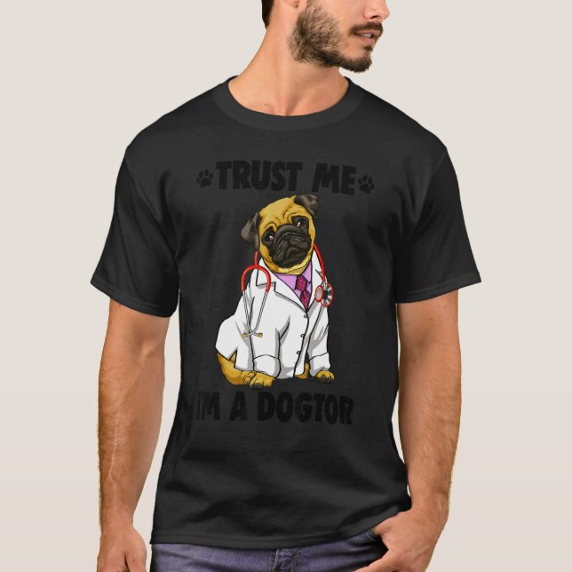 Trust Me I'm Dogtor Pug   Women Love Doggy Doctor T-Shirt (Vorderseite)