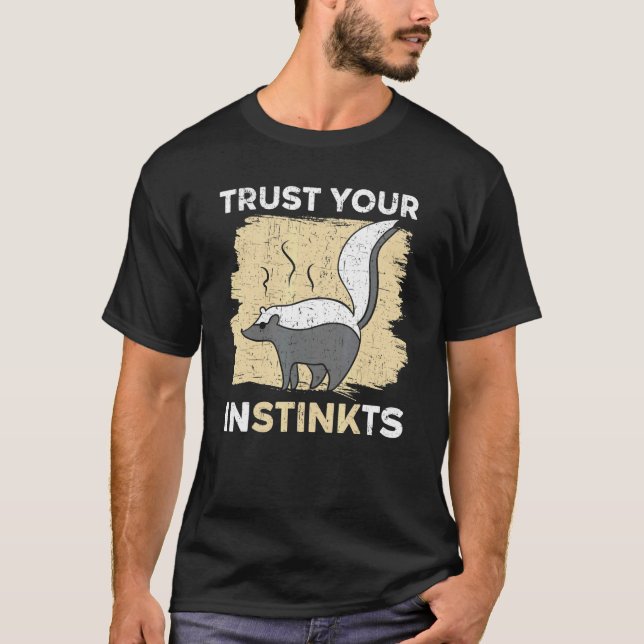 Trust Your Instinkts Wildlife Animal Skunk Whisper T-Shirt (Vorderseite)