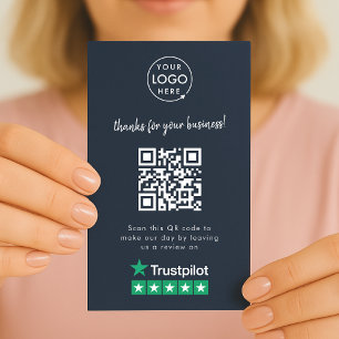 Trustpilot Bewertungen Visitenkarte QR-Code Hand