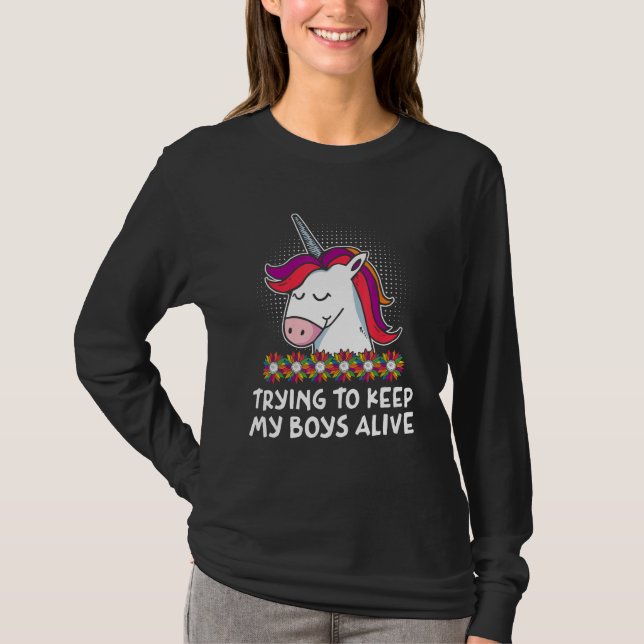 Trying to Keep My Boys Alive Funny Mom Humor Mothe T-Shirt (Vorderseite)