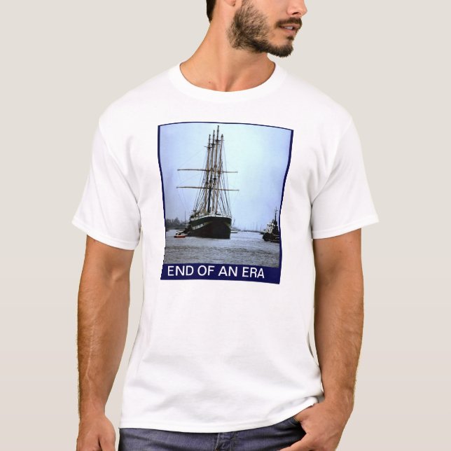 TS Arethusa, der das Medway verlässt T-Shirt (Vorderseite)
