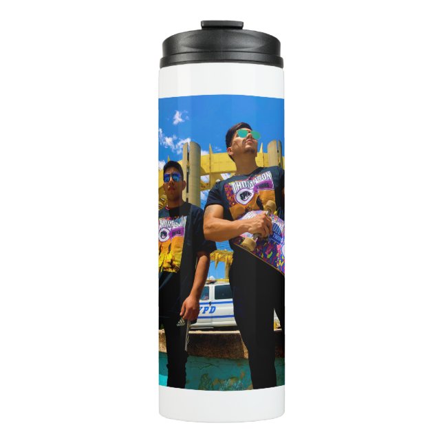 TST SKATEBOARDS-MERCH THERMOSBECHER (Vorderseite)