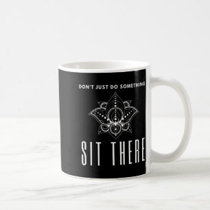 Tu nicht nur etwas Sitze einfach da Meditation  Kaffeetasse