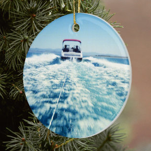 Tubing hinter Speedboot Keramikornament
