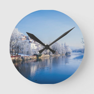 Tübingen, Deutschland nach Schneefall Runde Wanduhr