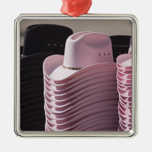 Tucson, Arizona. Cowboyhüte für Männer und Frauen Ornament Aus Metall (Vorne)