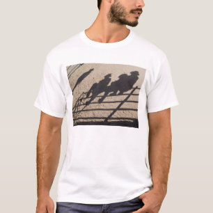 Tucson, Arizona: Schatten der Rodeokonkurrenten T-Shirt