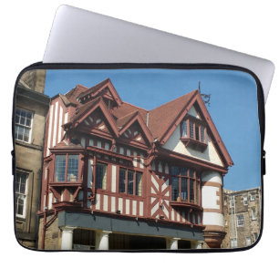 Tudor oak frame Gebäude, Edinburgh, Schottland Laptopschutzhülle