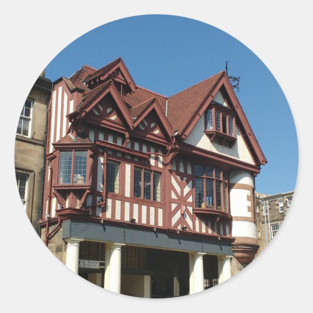 Tudor oak frame Gebäude, Edinburgh, Schottland Runder Aufkleber (Vorderseite)