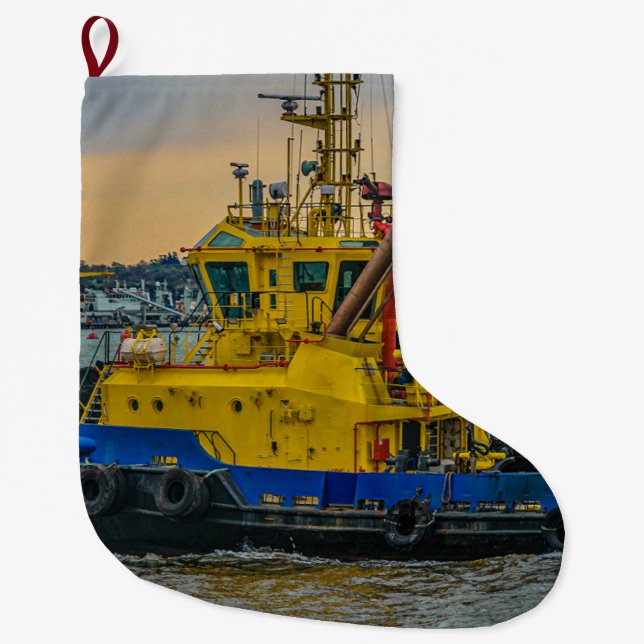 Tugboat segeln am Fluss, montevideo, uruguay Großer Weihnachtsstrumpf (Vorderseite)