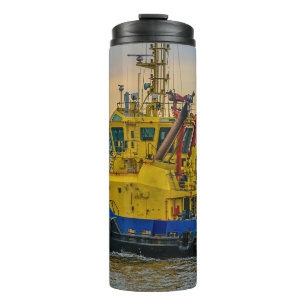 Tugboat segeln am Fluss, montevideo, uruguay Thermosbecher