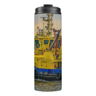 Tugboat segeln am Fluss, montevideo, uruguay Thermosbecher