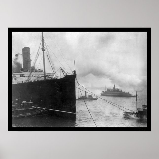 Tugs Pulling Lusitania 1914 Poster (Vorne)