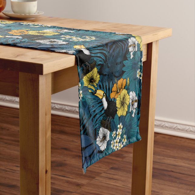 Tukane und tropische Flora, blau, gelb, orange Kurzer Tischläufer (Beispiel)