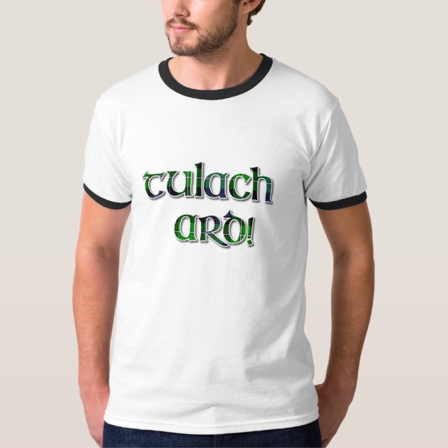 Tulach Àrd! Der Clan-Mackenzie-Schlachtruf T-Shirt (Vorderseite)