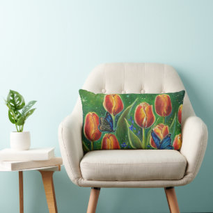 Tulip-Blume mit Schmetterlingen von Renee Lavoie Lendenkissen