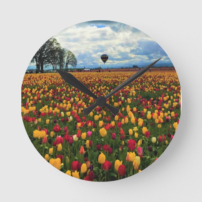 Tulip Farm in Oregon Runde Wanduhr (Vorderseite)