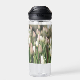 Tulips beginnen zu blühen trinkflasche