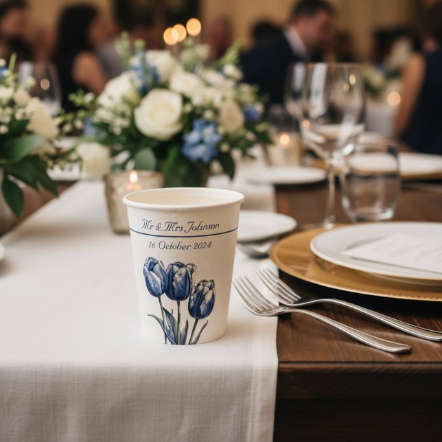 Tulips in Delft Blue benutzerdefinierbar Pappbecher (Von Creator hochgeladen)