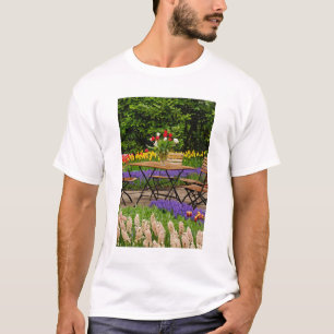 Tulpen des Tisches im Garten, Keukenhof-Gärten, T-Shirt