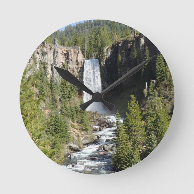 Tumalo Falls, OR Runde Wanduhr (Vorderseite)