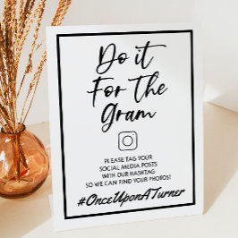 Tun Sie es für das Zeichen Gram Wedding Hashtag Sockelschild