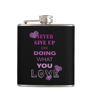 Tun Sie, was Sie Motivierend zitieren Typografie Flachmann