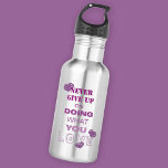 Tun Sie, was Sie Niedliche Motivierend Text Typogr Edelstahlflasche<br><div class="desc">Diese niedliche Flasche zeigt Typografie-Design mit motivierend Zitat in lila Farben Sprichwort "Nie aufgeben, was Sie Liebe", und drei Kreideherzen. Cooles und schönes Geschenk für alle, die ein wenig Ermutigung und Inspiration brauchen, um ihren eigenen Weg behalten. ・ Sie können es anpassen - das Bild verändern/verschieben, Text hinzufügen und mehr,...</div>