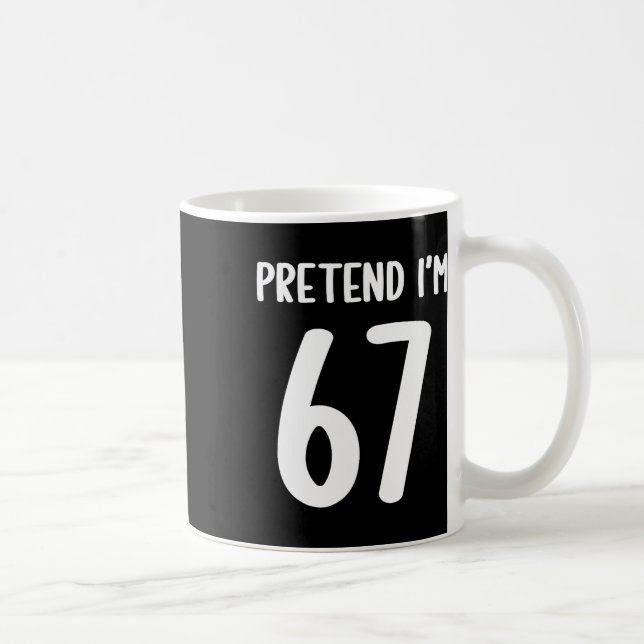 Tun wir so, als wäre ich 67 Meme Sechs Sieben Lust Kaffeetasse (Rechts)