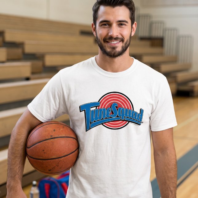 TUNE SQUAD™ Uniformlogo T-Shirt (Von Creator hochgeladen)