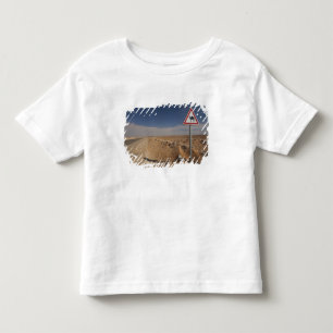 Tunesien, Ksour-Gebiet, Ksar Ghilane, Öl-Pipeline Kleinkind T-shirt