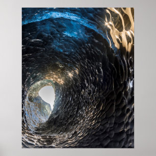 Tunnel durch eine Eishöhle, Island Poster