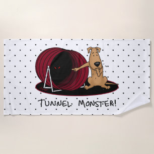 Tunnel Monster - Agility erschreckt nervösen Hund Strandtuch