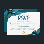 Türkis Bar Mitzvah Agate Script Bold modern RSVP Karte<br><div class="desc">Seien Sie stolz, freuen Sie sich und feiern Sie diesen Meilenstein Ihres Lieblings-Bar Mitzvah mit dieser coolen, einzigartigen, modernen, personalisierten UAWG Insert-Karte für Ihre Veranstaltung! Die dunkle aquamarine Schrift-Typografie überlagert einen einfachen, sauberen, weißen Hintergrund mit türkisblauen agaten Felsen, die mit den Imitaten goldenen Venen akustisch hervorgehoben sind. Personalisieren Sie den...</div>
