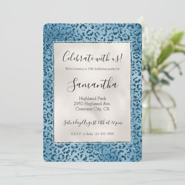 Türkis Blue Leopard Print Glitzer Einladung (Stehend Vorderseite)