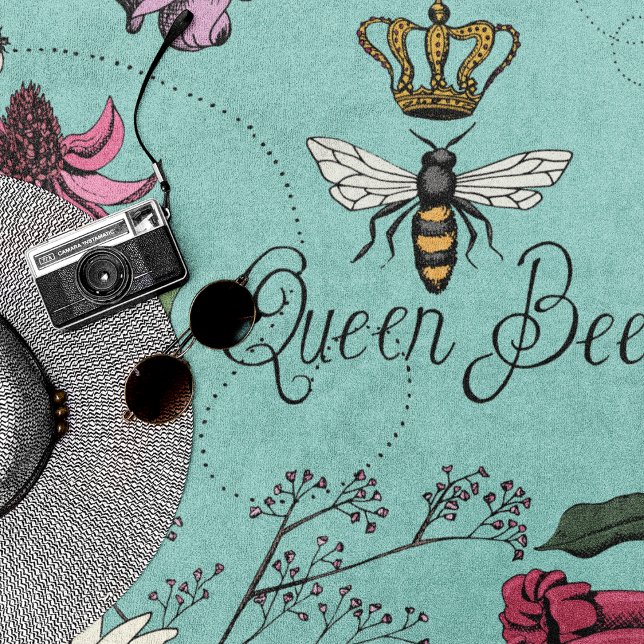 Türkis Queen Bee Floral Muster Strandtuch (Turquoise Queen Bee Royal Crown Floral Pattern with Queen Bee, Crown, Exotic flowers, bees, beehive)